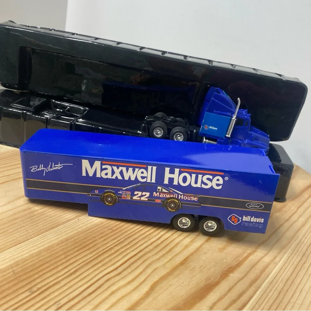 Racing Champions Maxwell House Raceway 1993 NASCAR Racing Team Transporter 1:64